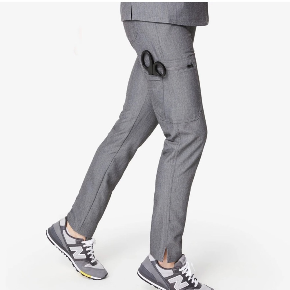 Figs yola and axim scrub pants, large petite